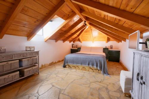 a bedroom with a bed in a room with wooden ceilings at Mountain Getaway for Hikers 1 in Arafo