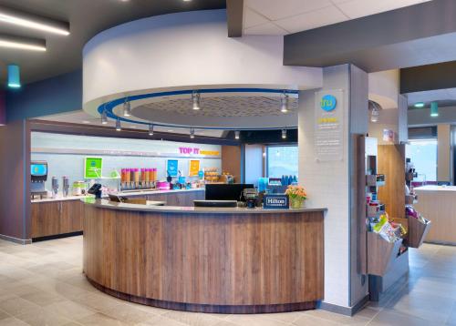 a waiting room with a counter in a store at Tru By Hilton Lehi, Ut in Lehi