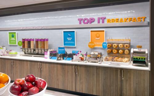 a top it breakfast counter in a store at Tru By Hilton Lehi, Ut in Lehi