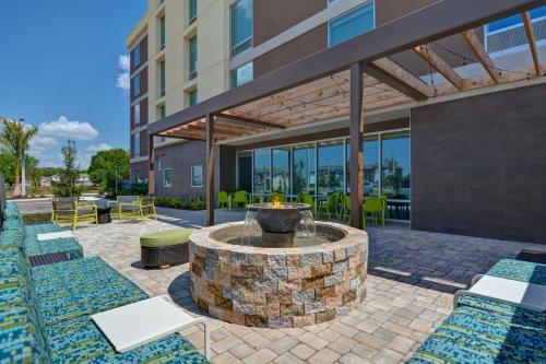 Bassein majutusasutuses Home2 Suites by Hilton, Sarasota I-75 Bee Ridge, Fl või selle lähedal
