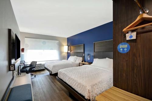 Säng eller sängar i ett rum på Tru By Hilton Winchester, Va