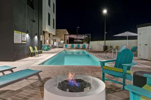 Bazén v ubytování Home2 Suites By Hilton Atascadero, Ca nebo v jeho okolí