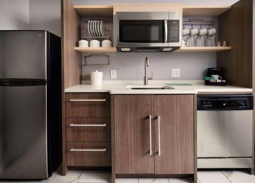 Η κουζίνα ή μικρή κουζίνα στο Home2 Suites By Hilton Jackson/Pearl, Ms