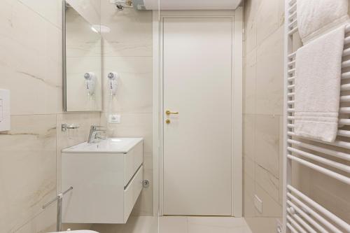 Emerald Suites photo 3