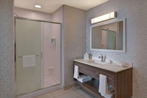 Koupelna v ubytování Home2 Suites By Hilton Buckeye Phoenix