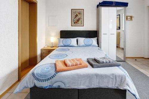 a bedroom with a large bed with two towels on it at Ferienwohnung Im Bohrer in Donaueschingen