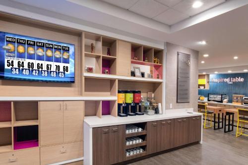 Příslušenství pro přípravu čaje a kávy v ubytování Home2 Suites By Hilton Raynham Taunton