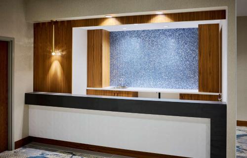 Lobby eller resepsjon på DoubleTree by Hilton Windsor, ON
