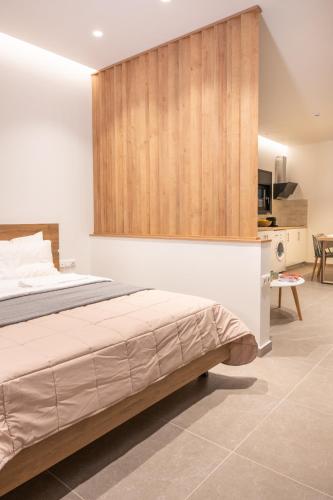 a bedroom with a large bed and a kitchen at Casatino Villas in Kalianeika
