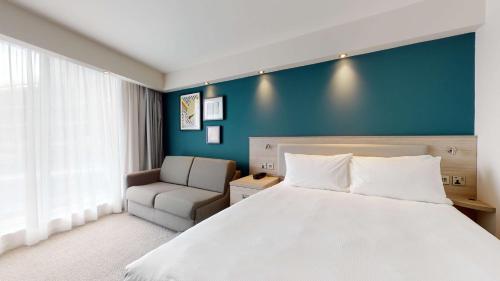 Queen Room with Sofa