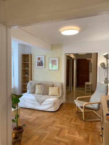 Chic Urban Living: Apartment in Acropolis-Koukaki