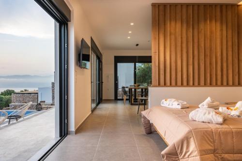 a bedroom with a bed and a balcony at Casatino Villas in Kalianeika