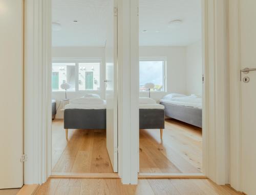 Katil atau katil-katil dalam bilik di New Three Bedroom Townhouses with Sea View