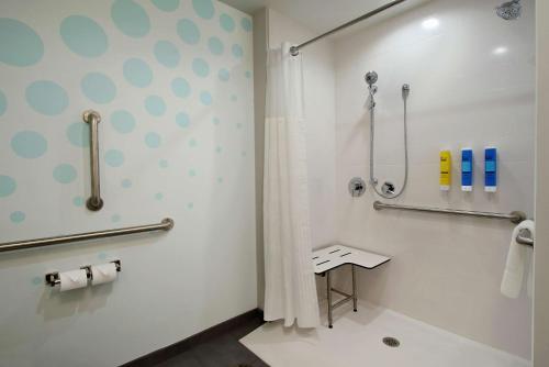 a bathroom with a shower and a toilet at Tru By Hilton Columbus Airport in Columbus