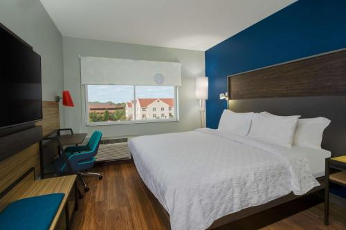 a hotel room with a large bed and a window at Tru By Hilton Columbus Airport in Columbus