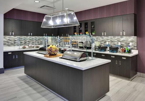 a kitchen with aasteryasteryasteryasteryasteryasteryasteryasteryasteryasteryasteryastery at Homewood Suites By Hilton Irvine Spectrum Lake Forest in Lake Forest