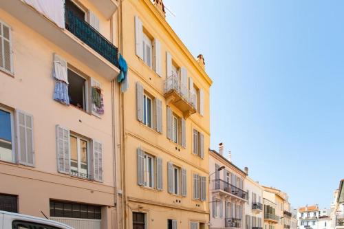 C15 Staywizus - 2 BDR Historic Old Cannes 5 min Sea - AC & Wifi