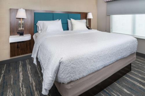 a large white bed in a hotel room at Hampton Inn & Suites Conway, Ar in Conway