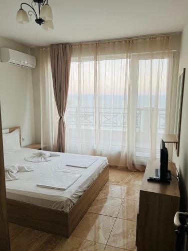 Gambar di galeri bagi Golden Sea View New di Pomorie
