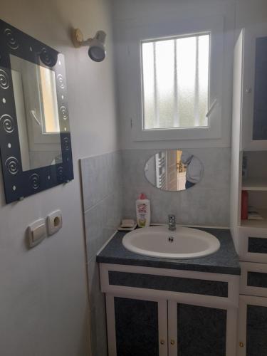 Ένα μπάνιο στο Nuit insolite dans une bulle avec jacuzzi privatif