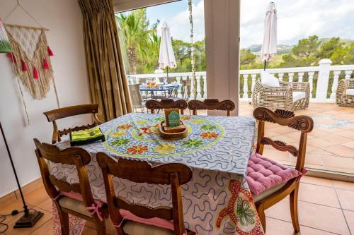 Dining area sa villa