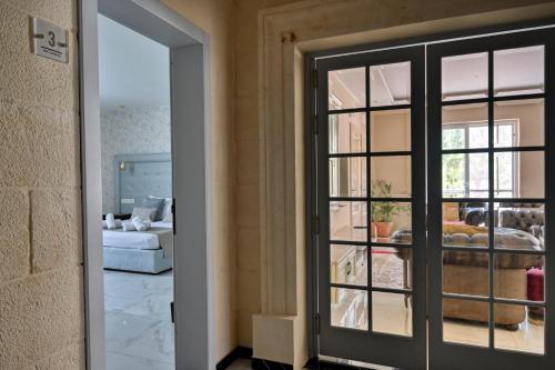 a room with a door leading to a living room at Ta Benna Villa in Għajnsielem