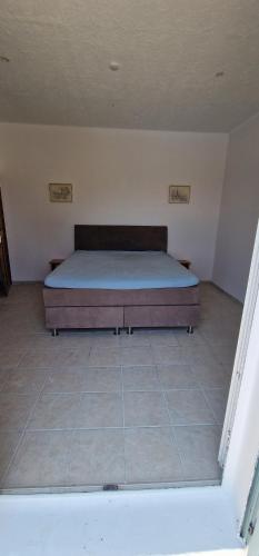 Postel nebo postele na pokoji v ubytování villa κούκος