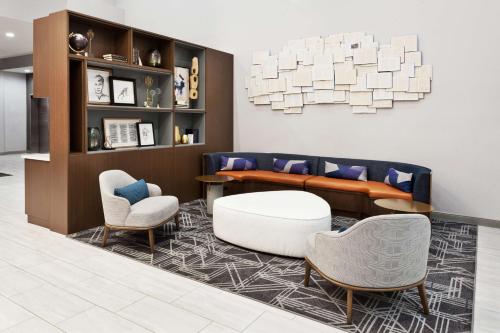 Doubletree By Hilton Dothan, Alにあるシーティングエリア