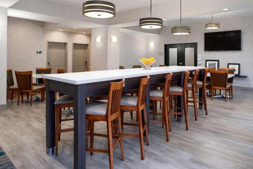 Hampton Inn Kansas City Northeast Image