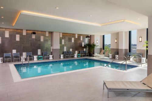 Swimmingpoolen hos eller tæt på Homewood Suites by Hilton Boston Seaport District