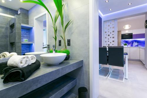 a bathroom with a sink and a counter with towels at VIP Apartamenty Stara Polana in Zakopane