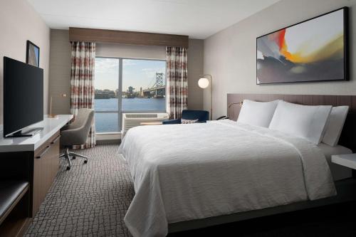 Hilton Garden Inn Camden Waterfront Philadelphia Image