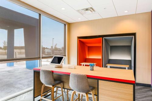 an office with a desk with chairs and a laptop at Tru By Hilton Midland, Tx in Midland