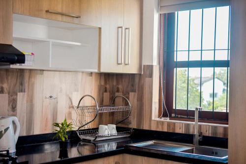 Kuchyň nebo kuchyňský kout v ubytování Fairway Apartment