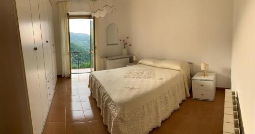 a small bedroom with a bed and a window at Il Ciliegio in Stella Cilento