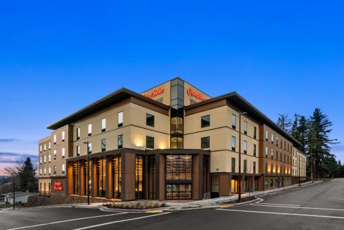 a large building on the corner of a street at Hampton Inn & Suites Tigard in Tigard
