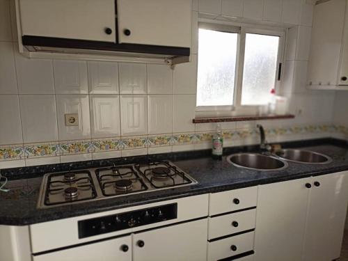 Kuchyňa alebo kuchynka v ubytovaní Bajo diáfano con cocina y baño