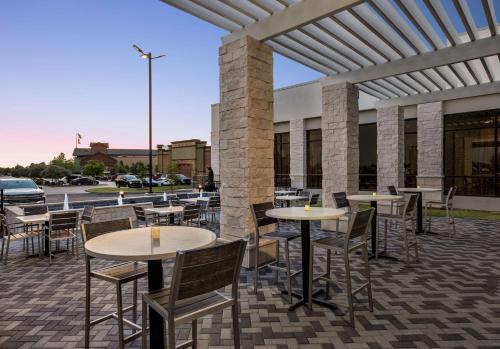 Restaurace v ubytování Embassy Suites by Hilton Round Rock