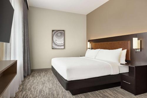 a bedroom with a large white bed and a window at Embassy Suites by Hilton Round Rock in Round Rock