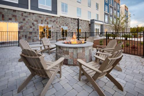 a patio with chairs and a fire pit at Hilton Garden Inn Panama City Airport, Fl in Panama City