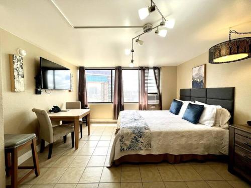KING BED, Spacious, Legal, VIEW_2