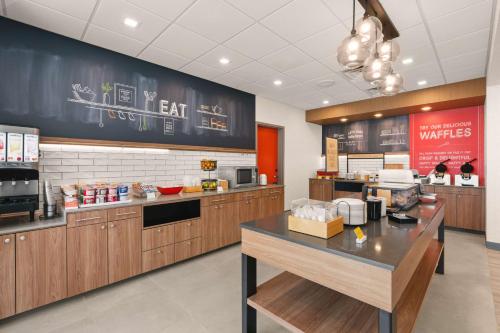 a fast food restaurant with a counter top and a counter sidx sidx sidx at Hampton Inn Bellingham Airport, WA in Bellingham