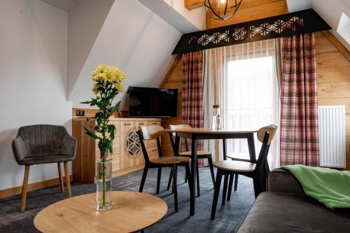 a living room with a table and chairs at Ku Dolinie in Kościelisko