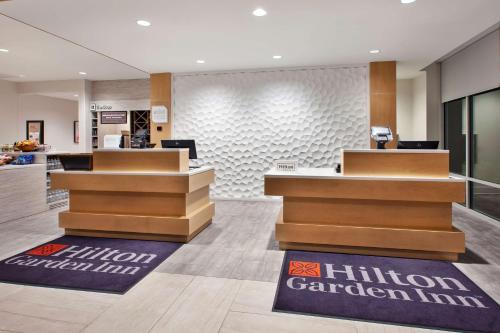 a lobby of a hilton garden inn at Hilton Garden Inn Columbus Easton, Oh in Columbus