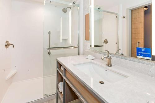 a white bathroom with a sink and a shower at Hilton Garden Inn Columbus Easton, Oh in Columbus