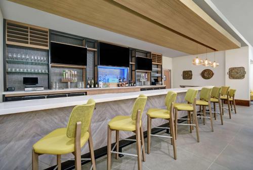 Лаундж или бар в Hilton Garden Inn Houston Medical Center, TX