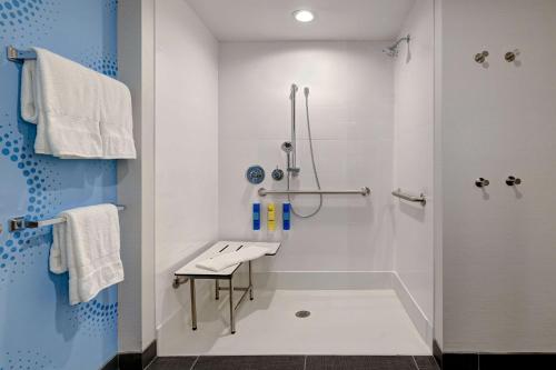 Ein Badezimmer in der Unterkunft Tru by Hilton Lithia Springs, GA