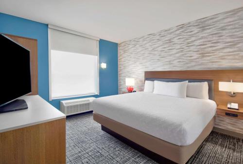 Postel nebo postele na pokoji v ubytování Home2 Suites By Hilton Whitestown - Indianapolis Northwest