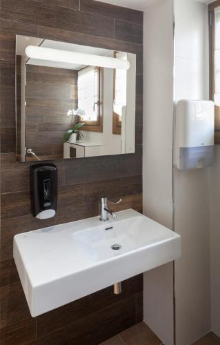 Gallery image of Au Relais du Porhoet in Guilliers