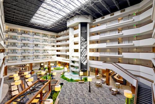 an overhead view of therium of a hotel at DoubleTree by Hilton Davenport in Davenport